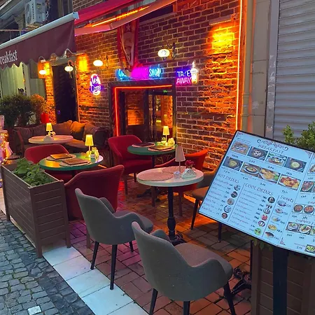 Апарт-отель Golden Arrow Old