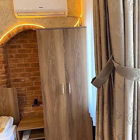 Golden Arrow Apartahotel