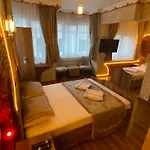 Golden Arrow Aparthotel 4*